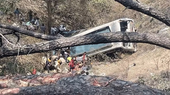 Jammu Accident : जम्मूमध्ये भीषण अपघात! १५० फूट खोल दरीत कोसळली बस