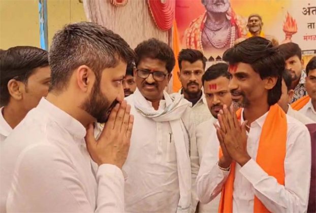 Jay Pawar : प्रचाराच्या शेवटच्या दिवशी जय पवार अंतरवाली सराटीत जरांगेंच्या भेटीला