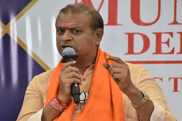 Mihir kotecha : लोकसभेच्या गेटबाहेर गुटखा विकणारा खासदार पाठवायचाय की तुमचा सेवक पाठवायचाय?