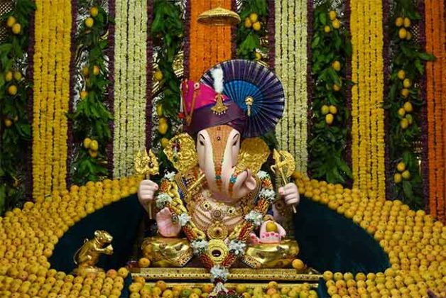 Shrimant Dagadusheth Ganpati : दगडूशेठ हलवाई गणपतीला ११ हजार आंब्यांचा महानैवेद्य!