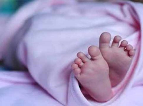 Dhule News : ...अन् मेलेलं बाळ पुन्हा जिवंत झालं! धुळ्यात घडला 'असा' चमत्कार