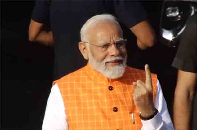 Lok Sabha Election 2024: तिसऱ्या टप्प्यातील मतदानाला सुरूवात, पंतप्रधान मोदींनी बजावला मतदानाचा हक्क