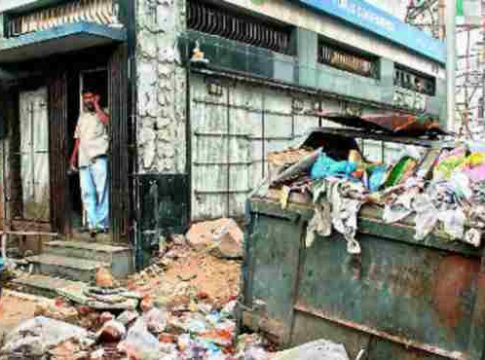 मुंबईतील नागरी सुविधांची दुरवस्था