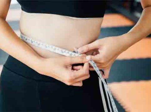 Weight loss: वजन कमी करायचे आहे तर करा ही ४ कामे, १ महिन्यात कंबर होईल सडपातळ