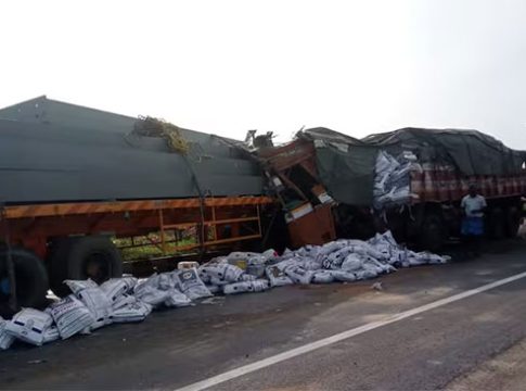 Accident news : सोलापूर-पुणे-कल्याण बायपासवर तीन वाहने एकमेकांवर आदळली!