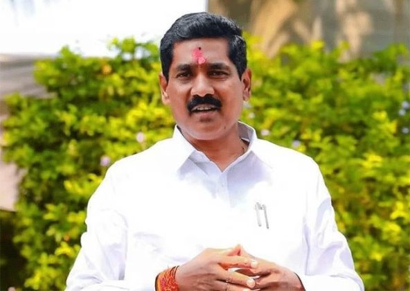 Beed Loksabha : बीडचे नवनिर्वाचित खासदार बजरंग सोनावणे यांच्या गाडीला अपघात