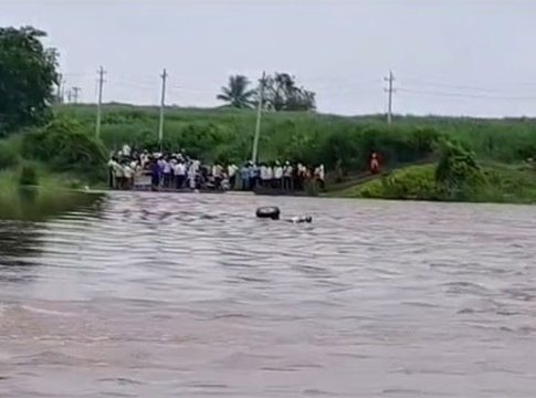 Belgaon news : बेळगावच्या घटप्रभा नदीत १३ जणांनी भरलेली ट्रॅक्टर ट्रॉली उलटली!