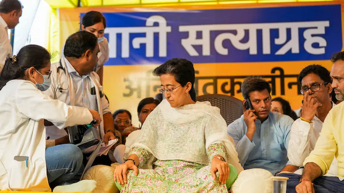 दिल्लीच्या जलमंत्री आतिशी यांची प्रकृती चिंताजनक