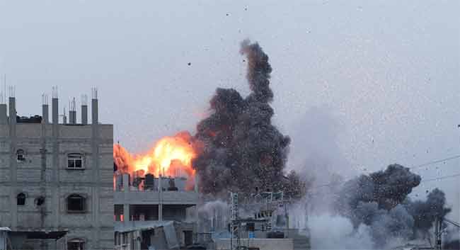 Isarel Hamas War : इस्त्रायल हमासची दंगल सुरुच! रफाह नंतर गाझामधील शाळेवर नरसंहार