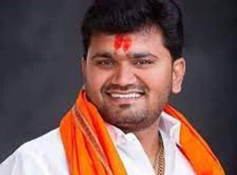 पक्ष विरोधी कारवाया केल्या प्रकरणी कुंडलीक खांडेंची हकालपट्टी; तर दुसऱ्या प्रकरणात कोर्टाकडून तीन दिवसाची पोलीस कोठडी