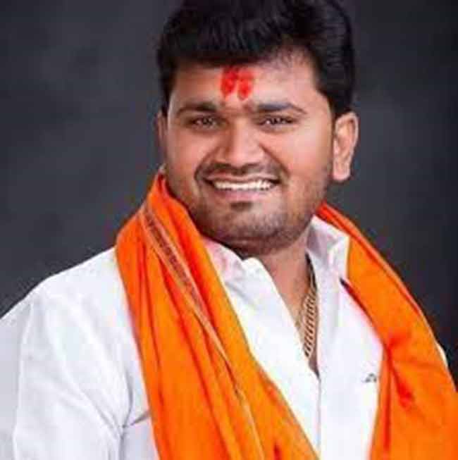 पक्ष विरोधी कारवाया केल्या प्रकरणी कुंडलीक खांडेंची हकालपट्टी; तर दुसऱ्या प्रकरणात कोर्टाकडून तीन दिवसाची पोलीस कोठडी