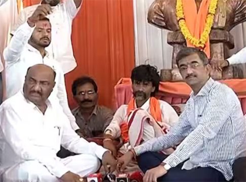 Manoj Jarange Patil : मनोज जरांगेंचं उपोषण स्थगित! सरकारला दिला एक महिन्याचा अवधी