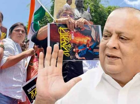 'आंबेडकरांचा फोटो फाडणा-या आव्हाडांना प्रायश्चित्त घ्यावेच लागेल'