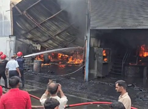 Pimpri chinchwad Fire : पिंपरी चिंचवड येथे भीषण आगीत तीन कंपन्या जळून खाक!