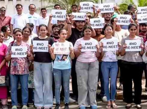 परीक्षांच्या विश्वासार्हतेला तडा