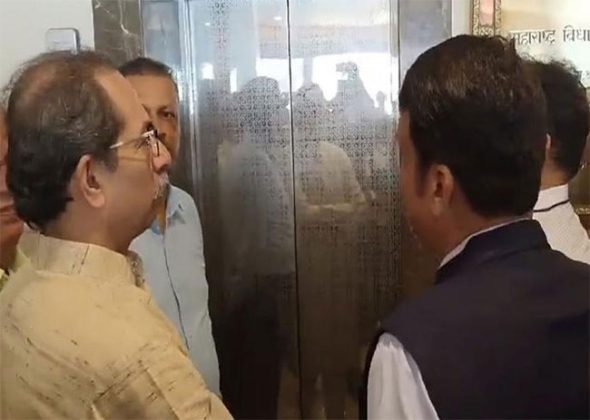 Thackeray and Fadnavis : ठाकरे आणि फडणवीसांचा विधीमंडळात एकाच लिफ्टने प्रवास!