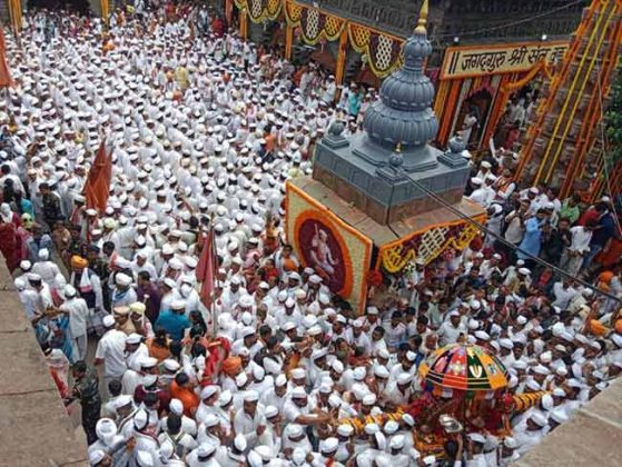 Wari : लाखो वैष्णवांचा मेळा सोबत घेऊनी तुकोबा निघाले विठुरायाच्या भेटीला