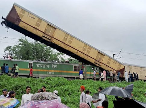 West Bengal Accident : पश्चिम बंगालमध्ये मालगाडी आणि एक्स्प्रेस रेल्वेची भीषण धडक!