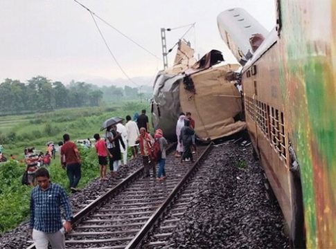 West Bengal railway Accident : पश्चिम बंगाल रेल्वे दुर्घटनेतील मृतांचा आकडा वाढला!
