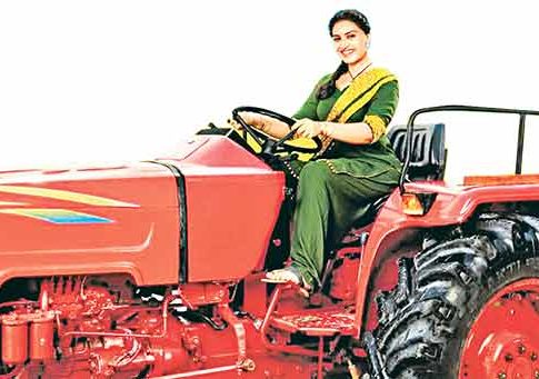 Anushka Borhade : जमीन विकायची नसते, कसायची असते