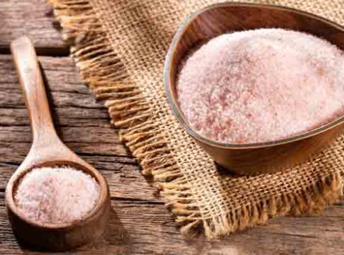 Health: सकाळी रिकाम्या पोटी प्या काळ्या मीठापासून बनवलेले हे खास ड्रिंक, या गंभीर आजारांपासून मिळेल सुटका