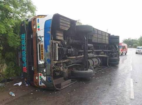Accident : बुलढाण्यात भरधाव खासगी बसचा भीषण अपघात!