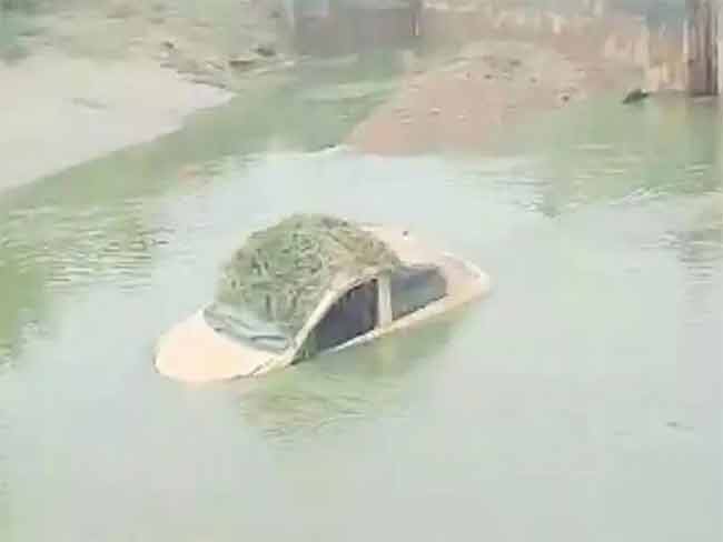 MP Crime : नदीत बुडाली होती कार; चार महिन्यांनी बाहेर काढताच आढळले ‘असे’ काही…