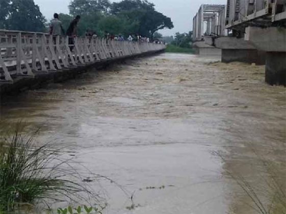 गांधारी नदीला पाणी वाढल्यास लाडवली पुलाचे काम रखडणार