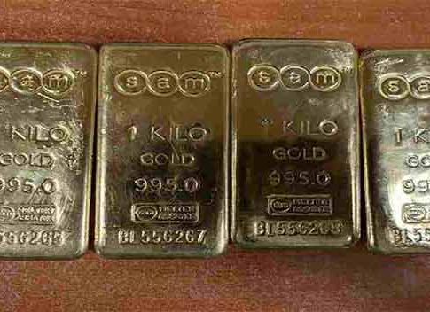 Gold Smuggling : कस्टम विभागाची मोठी कारवाई! मुंबई विमानतळावर १० किलो सोनं जप्त