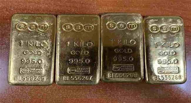 Gold Smuggling : कस्टम विभागाची मोठी कारवाई! मुंबई विमानतळावर १० किलो सोनं जप्त