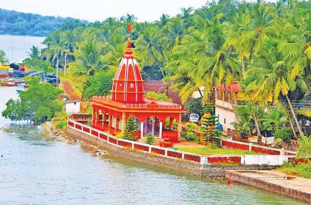 वाडातरचे निसर्गरम्य हनुमान मंदिर