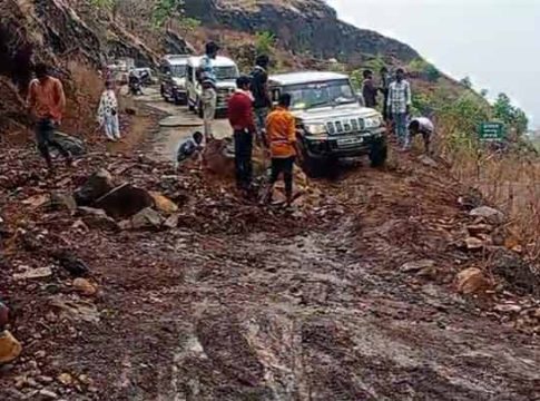 Nandurbar News : चांदसैली घाटात पुन्हा दरड कोसळली; प्रवाशांचा जीव टांगणीला