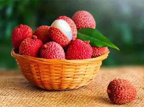 Health: तुम्ही नकली लिची आणि कलिंगड तर खात नाही आहात ना? अशी करा टेस्ट