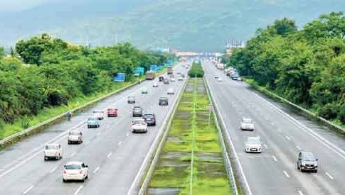 Mumbai Goa Highway : गावाकडे निघालेल्या मतदारांना वाहतूक कोंडीचा फटका!