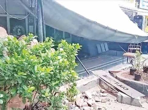 Pune News : फर्ग्युसन रस्त्यावरील अनधिकृत हॉटेल, पबवर बुलडोझर कारवाई