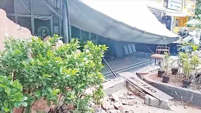 Pune News : फर्ग्युसन रस्त्यावरील अनधिकृत हॉटेल, पबवर बुलडोझर कारवाई