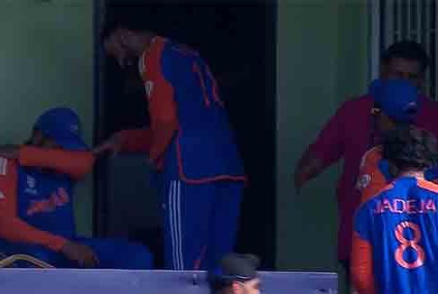 फायनलमध्ये पोहोचताच रडायला लागला रोहित शर्मा, पाहा Video