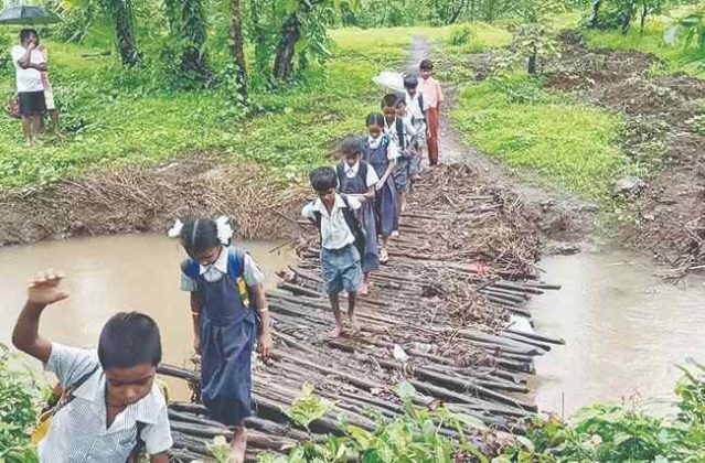 साकवाचा प्रश्न कायमस्वरूपी मिटविणे गरजेचे