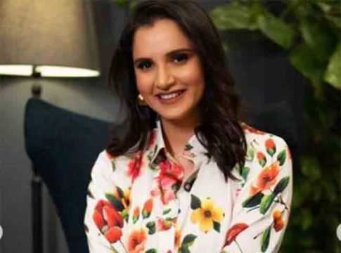 Sania mirza: घटस्फोटानंतर आता हज यात्रेला निघाली सानिया मिर्झा, भावूक होत मागितली माफी