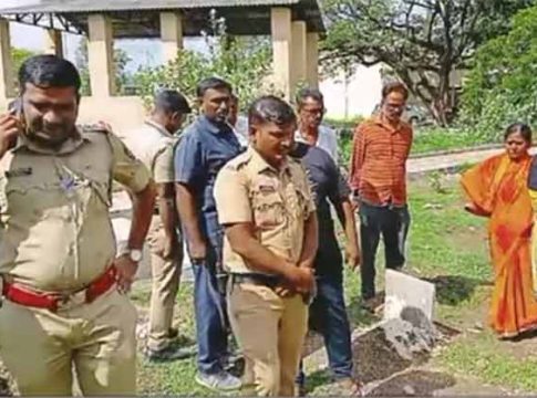 Solapur News : धक्कादायक! स्मशानभूमीत दफन केलेला मृतदेह गायब