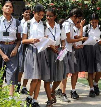 मुलींच्या मोफत उच्च शिक्षण घोषणेची अंमलबजावणी कधी?