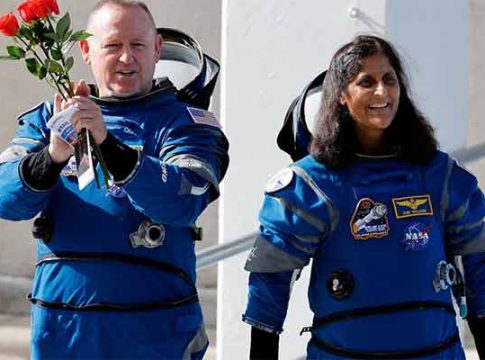 Sunita Williams: तब्बल ९ महिन्यांनी अखेर पृथ्वीवर परतली अंतराळवीर सुनीता विल्यम्स, पाहा Video