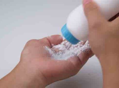 Health: तुम्ही मुलांना टाल्कम पावडर वापरता का? आजच थांबा