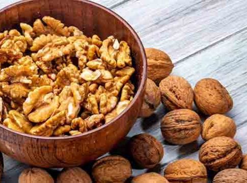 Health: ऱोज सकाळी खा भिजवलेले अक्रोड, शरीरात येईल ताकद
