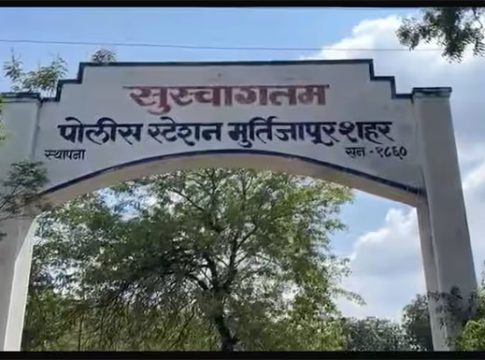 Akola news : धक्कादायक! पगारवाढीचे आमिष देत तरुणीकडे केली शरीरसुखाची मागणी