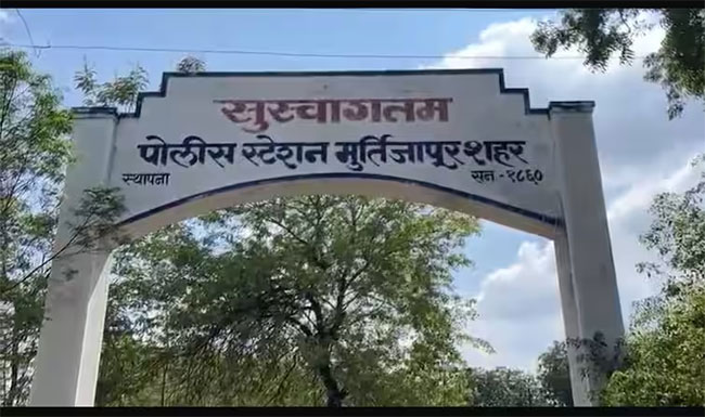 Akola news : धक्कादायक! पगारवाढीचे आमिष देत तरुणीकडे केली शरीरसुखाची मागणी