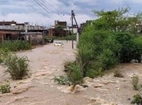 Maharashtra rain updates : मुसळधार पावसामुळे रायगड आणि पूर्व विदर्भातील शाळांना सुट्टी!