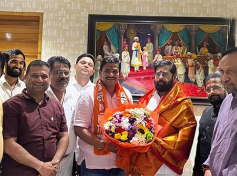 Shinde Vs Thackeray : ऐरोलीत ठाकरेंना मोठा धक्का! माजी नगरसेवकांचा शिनसेनेत प्रवेश