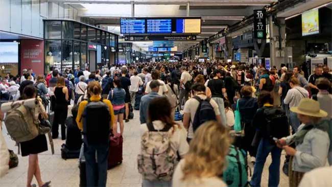 France Train Network attack : ऑलिम्पिकपूर्वी फ्रान्समध्ये मोठा राडा! रेल्वे नेटवर्कवर हल्ला