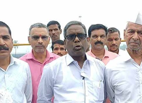 ‘ग्रासीम इंडस्ट्रीज’ विरोधात ग्रामस्थांचे गेटसमोर आंदोलन!
